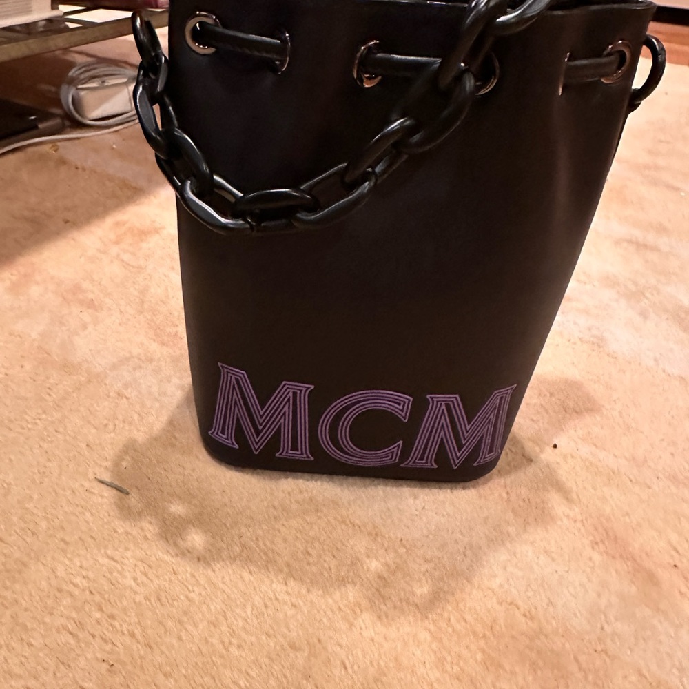 MCM small bucket bag w/ detachable shoulder strap - Picture 13 of 15